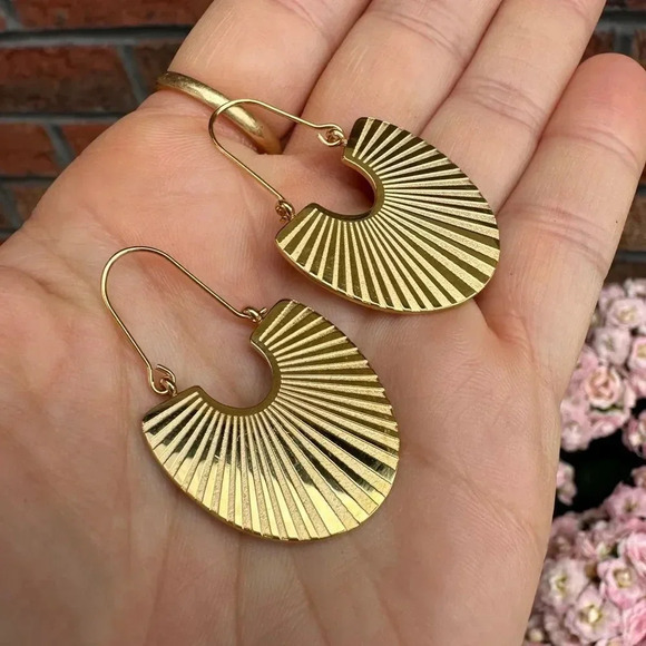 Crescent 18K Gold Plated Stainless Steel Waterproof Earrings - Picture 6 of 11